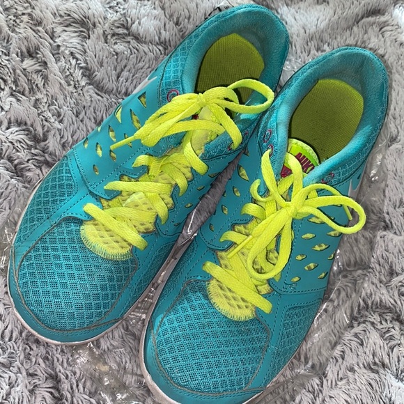 Nike Shoes - Nike Flex Running Shoes